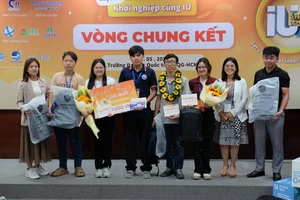 Nhóm sinh viên đoạt giải Nhất cuộc thi khởi nghiệp IU Startup Demo Day lần VII năm 2025. Ảnh: Lê Mạnh