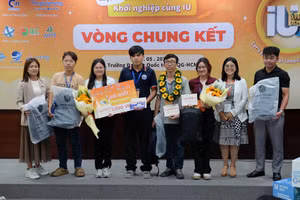 Nhóm sinh viên đoạt giải Nhất cuộc thi khởi nghiệp IU Startup Demo Day lần VII năm 2025. Ảnh: Lê Mạnh