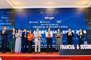 Nghi thức khởi động cuộc thi Giao dịch Tài sản số sinh viên Việt Nam tại hội nghị Tài chính số và bảo mật cho Ngân hàng – Chứng khoán – Fintech, hướng tới IFC Việt Nam, ngày 29/3. 