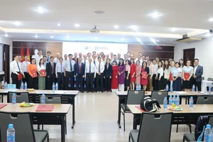 Trường Đại học Khoa học Sức khỏe (Đại học Quốc gia TPHCM) trao 80 quyết định phân công nhiệm vụ Trưởng, Phó trưởng Bộ môn. Ảnh: VNUHCM