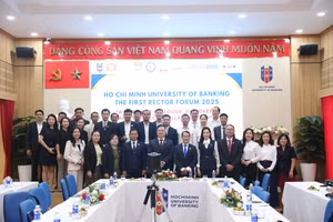 Đại biểu tham dự Diễn đàn Hiệu trưởng các trường Đại học Đông Nam Á năm 2025 lần thứ nhất với chủ đề "Diễn đàn đối thoại, khám phá và hợp tác chiến lược", ngày 26/7. Ảnh: HUB