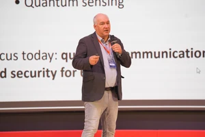 GS.TS Miroslav Voznak, Đại học kỹ thuật Ostrava (Cộng hòa Séc), diễn giả chính tại hội thảo trình bày tham luận với chủ đề "Quantum Technologies in 6G Networks: Opportunities and Challenges".