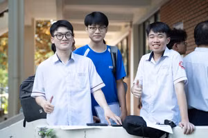 Thí sinh dự thi đánh giá năng lực do Đại học Quốc gia TPHCM tổ chức, năm 2025. Ảnh: L.T