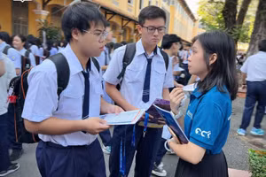 Hoạt động tư vấn tuyển sinh năm 2026 của Trường Đại học Kinh tế - Luật (UEL).