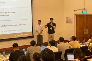 Sinh viên thuyết trình ý tưởng tại vòng chung kết cuộc thi. Ảnh: Phúc Uyên