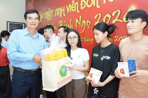 Chương trình gặp mặt sinh viên đón Tết xa nhà Xuân Bính Ngọ 2026 tại Ký túc xá Đại học Quốc gia TPHCM.