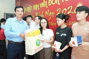 Chương trình gặp mặt sinh viên đón Tết xa nhà Xuân Bính Ngọ 2026 tại Ký túc xá Đại học Quốc gia TPHCM.