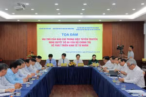 Quang cảnh buổi tọa đàm "Vai trò của báo chí trong việc tuyên truyền Nghị quyết 68 của Bộ Chính trị về phát triển kinh tế tư nhân". Ảnh: HCMUSSH