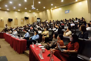 Đại biểu dự hội thảo “Giáo dục STEM trong thực hiện Chương trình giáo dục mầm non - Thực trạng và giải pháp”. Ảnh: Mạnh Tùng