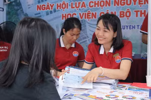 Hoạt động tư vấn tuyển sinh năm 2026 của Học viện Cán bộ TPHCM. 
