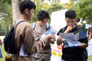Thí sinh tham gia chương trình tư vấn tuyển sinh, ngày 2/3 tại TPHCM. Ảnh: HCMUT