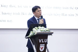 Ông Ahn Hee-chul, Giám đốc Trung tâm Ngôn ngữ tiếng Hàn tại TPHCM phát biểu tại chương trình.