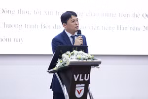 Ông Ahn Hee-chul, Giám đốc Trung tâm Ngôn ngữ tiếng Hàn tại TPHCM phát biểu tại chương trình.