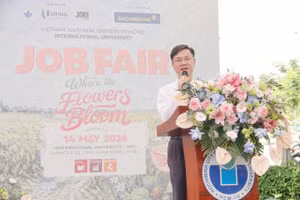 GS.TS Phạm Văn Hùng - Phó Hiệu trưởng Trường Đại học Quốc tế (Đại học Quốc gia TPHCM) phát biểu tại Ngày hội việc làm (Job Fair) 2026.