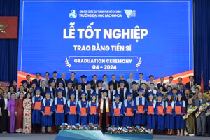 Lễ Tốt nghiệp và trao bằng tiến sĩ của Trường Đại học Bách khoa (Đại học Quốc gia TPHCM). Ảnh: VNUHCM