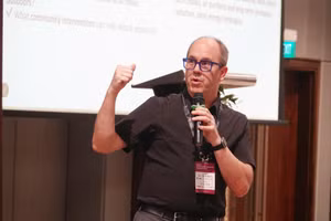 Chuyên gia quốc tế trình bày tham luận tại hội nghị PBC chiều 28/5. Ảnh: HCMIU