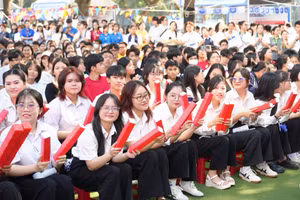 Học sinh dự ngày hội tư vấn tuyển sinh năm 2026 Trường Đại học Tôn Đức Thắng. Ảnh: NTCC.