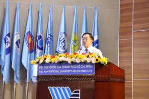 Ông Nguyễn Trọng Nghĩa, Ủy viên Bộ Chính trị, Bí thư Trung ương Đảng, Trưởng ban Ban Tuyên giáo và Dân vận Trung ương phát biểu định hướng và chỉ đạo hội thảo. Ảnh: ĐHQG TPHCM.