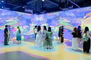 Không gian học tập đắm chìm (Immersive Room) được ra mắt tại Đại học Kinh tế TPHCM. 
