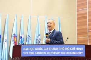 TS Nguyễn Quốc Chính, Giám đốc Trung tâm Khảo thí và Đánh giá Chất lượng Đào tạo (Đại học Quốc gia TPHCM) trình bày tham luận tại hội thảo. Ảnh: Khắc Hiếu