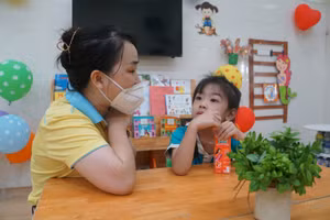 Cô giáo Trường Mầm non Bé Ngoan (Quận 1, TPHCM) trong giờ dạy học. Ảnh minh họa: Mạnh Tùng