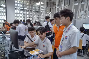 Học sinh trải nghiệm tại ngày hội VGU STEM, tháng 1/2025. Ảnh: VGU