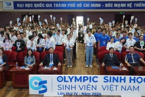 Các thí sinh tham dự cuộc thi Olympic Sinh học Sinh viên Việt Nam lần IV. (Ảnh: Mạnh Tùng)