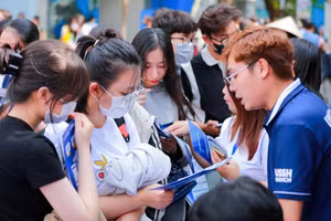 Tân sinh viên được hòa nhập ngay tại buổi đầu nhập học. (Ảnh: NTCC)