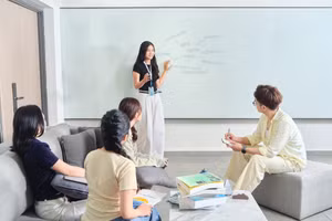 Sinh viên Đại học Kinh tế TPHCM. Ảnh: UEH