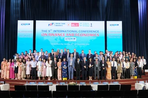 Các học giả, nhà khoa học và đại biểu dự Hội thảo quốc tế lần thứ 9 về Tài chính và Kinh tế (ICFE 2025).