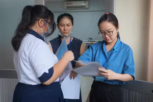 Thí sinh tham dự kỳ thi đánh giá năng lực của Đại học Quốc gia TPHCM năm 2024. (Ảnh: Mạnh Tùng).