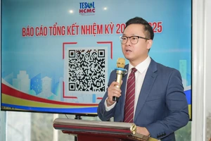 TS Đỗ Hữu Nguyên Lộc, Chủ tịch Hội Nghiên cứu và giảng dạy Tiếng Anh TPHCM báo cáo tổng kết nhiệm kỳ 2023-2025.