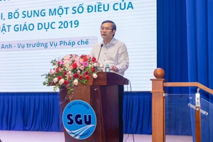 Thứ trưởng Bộ GD&ĐT Nguyễn Văn Phúc phát biểu tại buổi tập huấn.