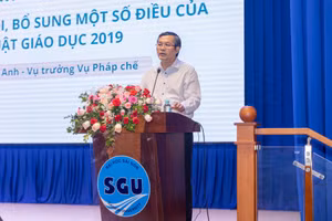 Thứ trưởng Bộ GD&ĐT Nguyễn Văn Phúc phát biểu tại buổi tập huấn.