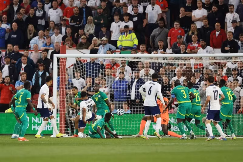 Màn trình diễn nhạt nhòa khiến thầy trò Thomas Tuchel bị cổ động viên nhà la ó dữ dội. anh-11.jpg