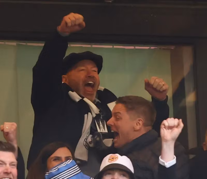 Huyền thoại Alan Shearer cũng phấn khích cho đội bóng cũ. 9.jpg