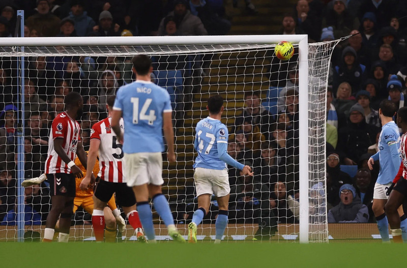 Phil Foden tiếp tục chuỗi trận ấn tượng khi ấn định tỷ số 3-0 cho đội nhà ở phút 65. 4-1557.jpg