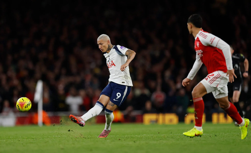 Tottenham chỉ có được bàn danh dự nhờ công Richarlison ở phút 55. arsenal-5.jpg