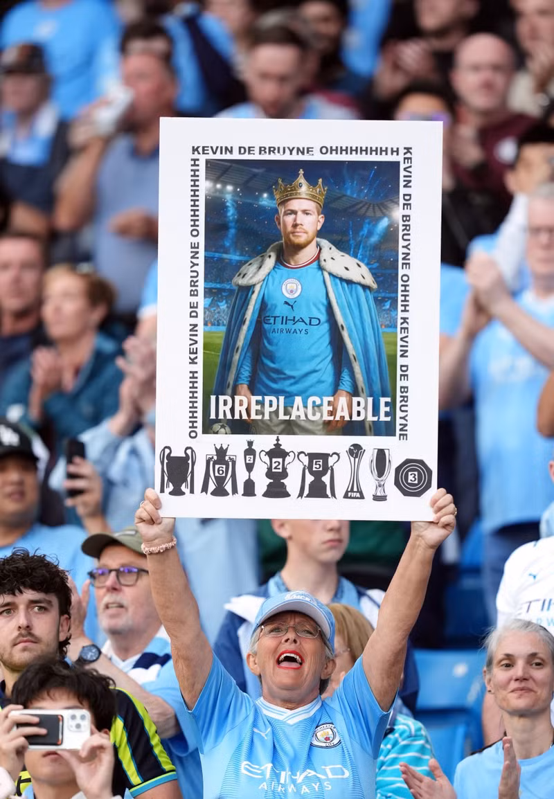 Tiền vệ 33 tuổi đã thông báo chia tay đội chủ sân Etihad sau 10 năm gắn bó. man-city-8.jpg