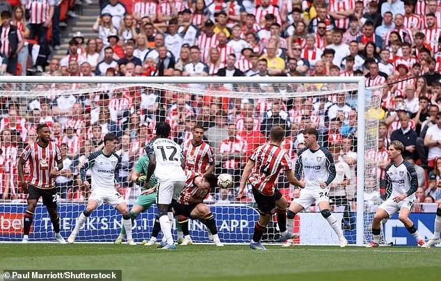 Sheffield Utd đối đầu Sunderland trên sân Wembley ở trận chung kết play-off tranh suất lên chơi tại Ngoại hạng Anh tối 24/5. sunderland-1.jpg