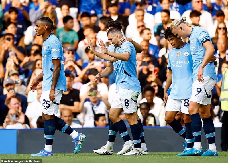 Kovacic, người đã chơi cho Chelsea từ năm 2018 - 2023, đã từ chối ăn mừng sau khi ghi bàn vào lưới câu lạc bộ cũ. 10.jpg