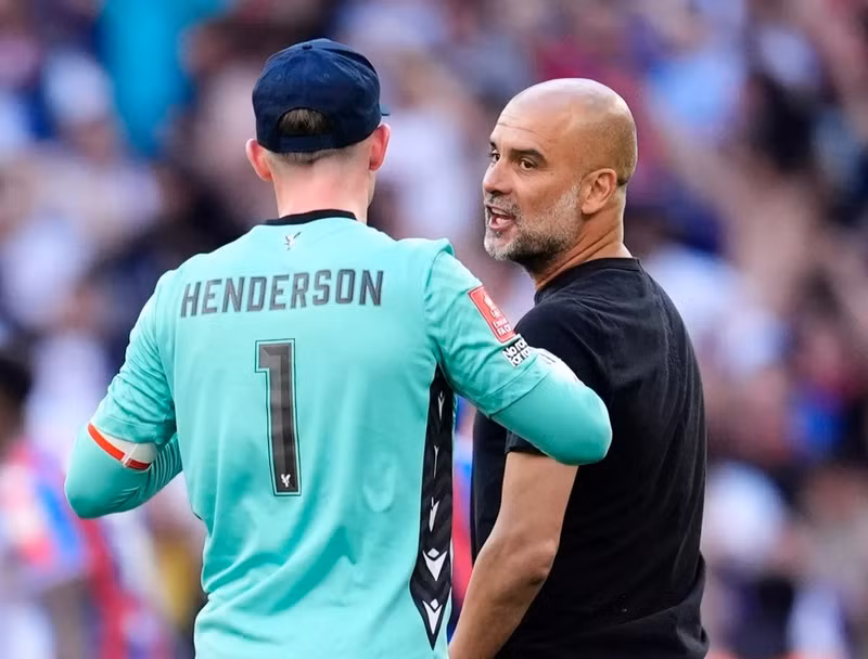 Thủ môn của Crystal Palace cũng không phải dạng ‘dễ bị bắt nạt’. man-city-3.jpg