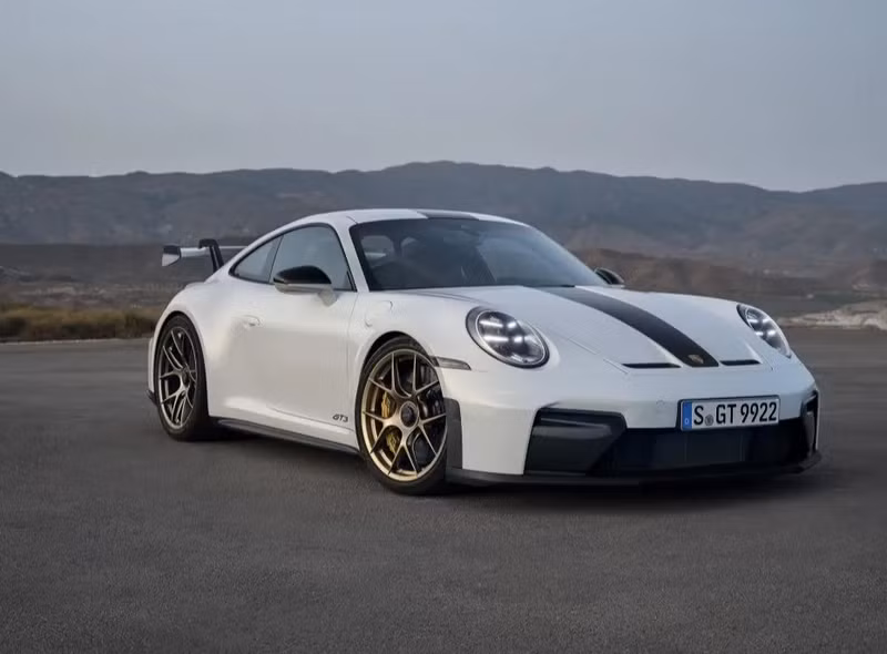 Trong gara của mình, tiền đạo của Man City cũng có một chiếc Porsche 911 GT3 tuyệt đẹp, trị giá 160.000 bảng Anh. 5.jpg