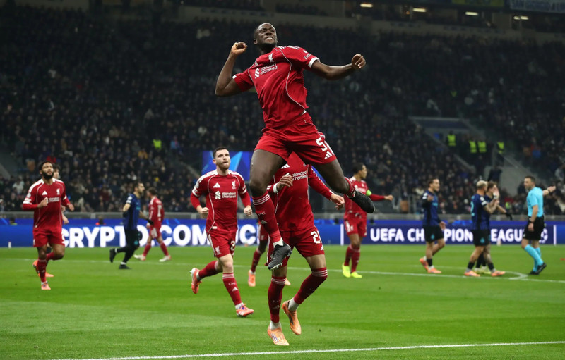 Bản thân Ibrahima Konate đã nhảy lên ăn mừng cuồng nhiệt. liverpool-5.jpg