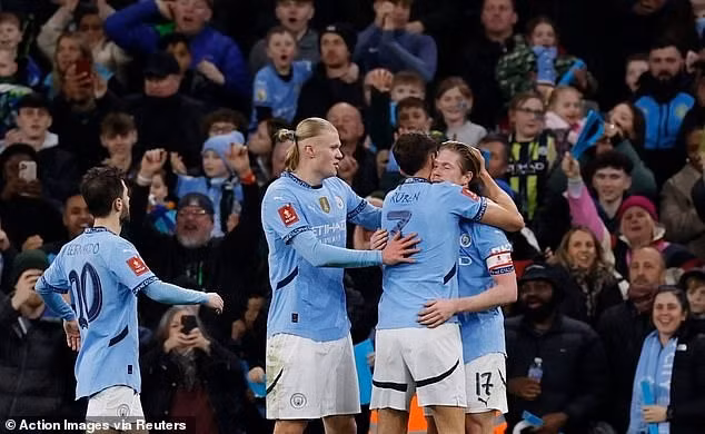 Erling Haaland và các đồng đội phải trả qua những thời khắc khó khăn dù được chơi trên sân nhà Etihad và đối thủ của họ ở vòng 5 Cup FA chỉ là đội bóng hạng dưới Plymouth. man-city-01.jpg