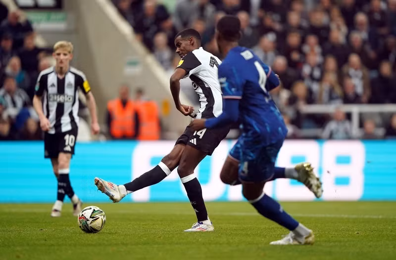 Isak đưa Newcastle vươn lên dẫn trước 1-0 ở phút 23. 3-1541.jpg