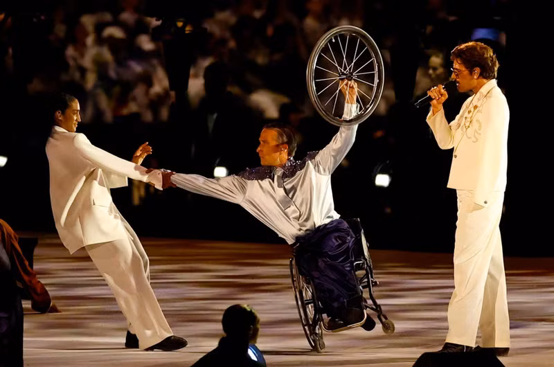 Các nghệ sĩ biểu diễn trong lễ khai mạc Thế vận hội người khuyết tật Paralympic Paris 2024. 3.jpg