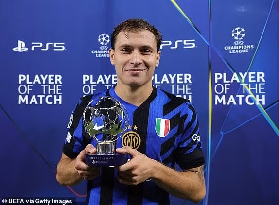 Góp công lớn khi Inter Milan kiếm được 1 điểm trên sân nhà Man City giúp Nicolo Barella được bình chọn Cầu thủ xuất sắc nhất trận. 10.jpg