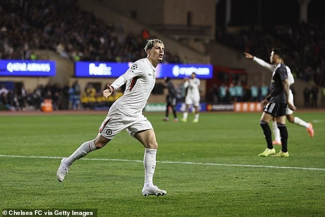 Alejandro Garnacho đã cứu vãn nỗi xấu hổ của The Blues nhờ bàn quân bình tỷ số 2-2 ở phút 52. chelsea-5.jpg