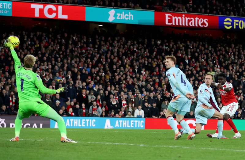 Bukayo Saka ấn định tỷ số 2-0 cho Arsenal nhờ pha làm bàn ở phút 90+1. arsenal-8.jpg